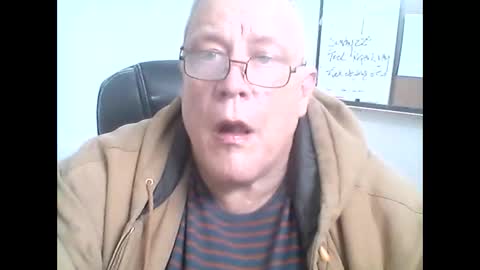 Snapshot of buddyluvzumore chatting on 12/21/24, 02:37 buddyluvzumore online show from 12/21/24, 02:37