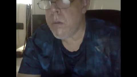 Snapshot of buddyluvzumore chatting on 01/16/25, 08:33 buddyluvzumore online show from 01/16/25, 08:33