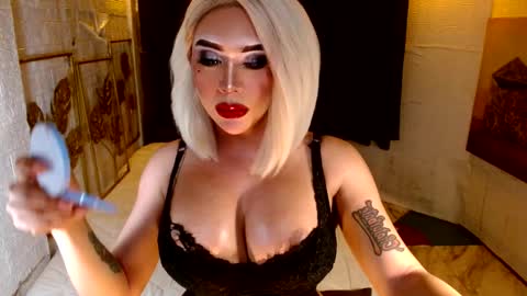 Lucienne online show from 09/27/25, 11:43