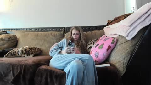 Snapshot of buffybarloe chatting on 12/13/24, 11:06 Buffy online show from 12/13/24, 11:06