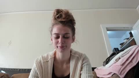 Snapshot of buffybarloe chatting on 12/14/24, 05:58 Buffy online show from 12/14/24, 05:58