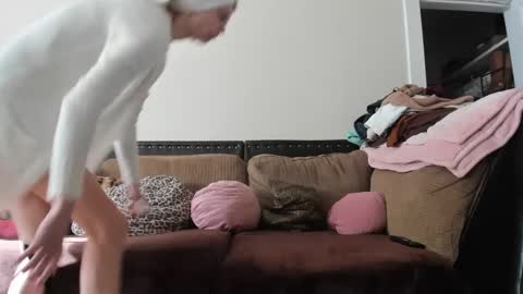 Snapshot of buffybarloe chatting on 12/16/24, 06:16 Buffy online show from 12/16/24, 06:16