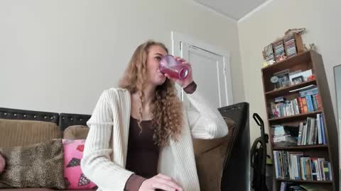 Snapshot of buffybarloe chatting on 12/20/24, 06:13 Buffy online show from 12/20/24, 06:13