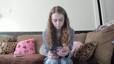 Snapshot of buffybarloe chatting on 12/27/24, 10:05 Buffy online show from 12/27/24, 10:05