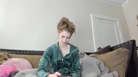 Snapshot of buffybarloe chatting on 01/10/25, 12:06 Buffy online show from 01/10/25, 12:06