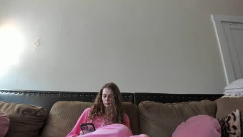 Snapshot of buffybarloe chatting on 02/15/25, 07:50 Buffy online show from 02/15/25, 07:50