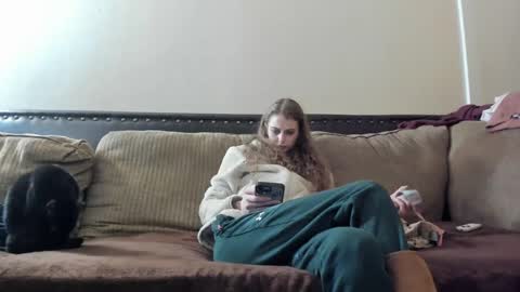 Snapshot of buffybarloe chatting on 02/18/25, 02:05 Buffy online show from 02/18/25, 02:05