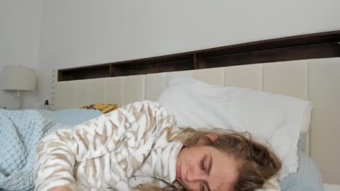 Snapshot of buffybarloe chatting on 09/20/25, 03:24 Buffy online show from 09/20/25, 03:24