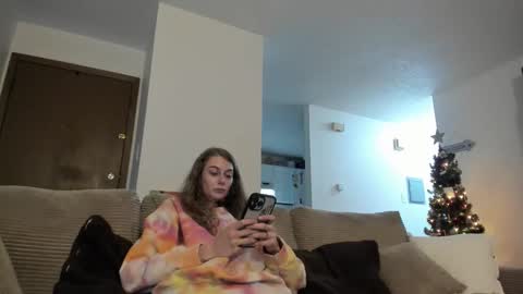 Snapshot of buffybarloe chatting on 12/01/25, 03:22 Buffy online show from 12/01/25, 03:22