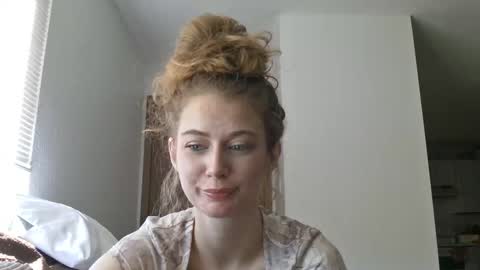 Snapshot of buffybarloe chatting on 03/09/26, 07:29 Buffy online show from 03/09/26, 07:29