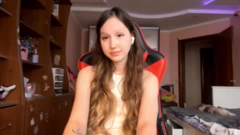 Snapshot of buffymccrea chatting on 10/17/25, 08:39 Milania online show from 10/17/25, 08:39