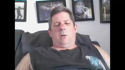 Snapshot of buggalugs1963 chatting on 01/06/26, 05:11 Bugs online show from 01/06/26, 05:11