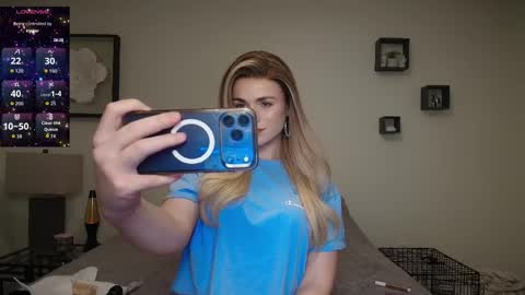 Snapshot of buitifulblonde chatting on 04/04/26, 12:42 buitifulblonde online show from 04/04/26, 12:42