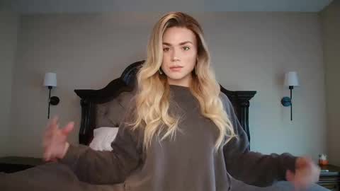 Snapshot of buitifulblonde chatting on 04/22/26, 06:42 buitifulblonde online show from 04/22/26, 06:42