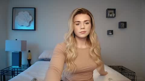 Snapshot of buitifulblonde chatting on 04/25/26, 05:54 buitifulblonde online show from 04/25/26, 05:54