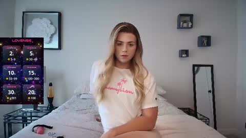 Snapshot of buitifulblonde chatting on 06/11/26, 05:00 buitifulblonde online show from 06/11/26, 05:00