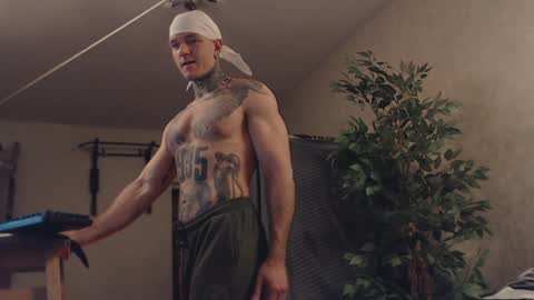 Snapshot of bulatov_x chatting on 02/08/25, 04:57 Dmitriy online show from 02/08/25, 04:57