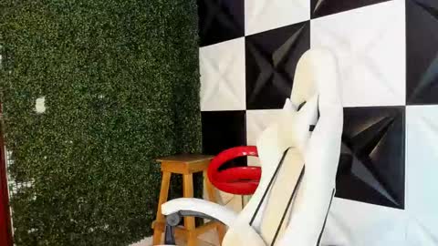 bull_cam online show from 11/01/25, 05:04