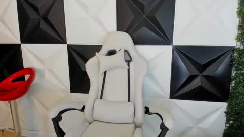 bull_cam online show from 11/08/25, 06:40