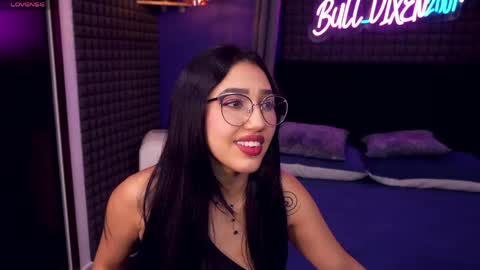 Snapshot of bull_vixen2001 chatting on 04/18/26, 11:27 Bunny and The Rock online show from 04/18/26, 11:27
