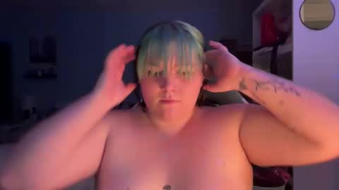 bumblebeebuzzer online show from 02/15/25, 06:02