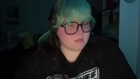 bumblebeebuzzer online show from 02/19/25, 04:01