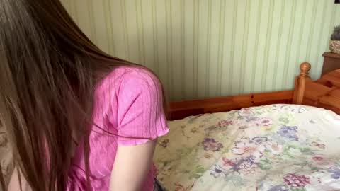 Snapshot of bumblebliss chatting on 05/22/26, 02:01 Mary online show from 05/22/26, 02:01
