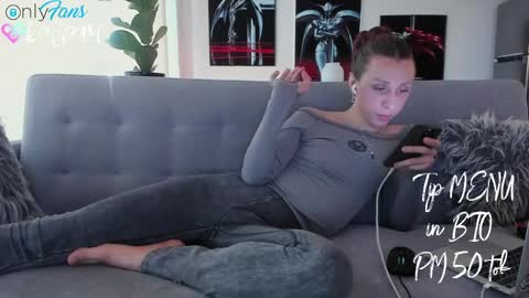 Snapshot of bumbum_kalibum chatting on 04/05/26, 09:01 Ivan online show from 04/05/26, 09:01