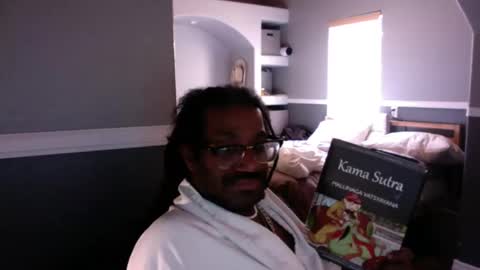 Snapshot of bungalowentertainment chatting on 10/19/25, 07:58 Bungalow Entertainment online show from 10/19/25, 07:58