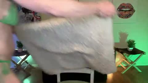 Snapshot of bunnieandthedude chatting on 06/21/26, 04:26 BUNNIE and THE DUDE TheLebowskis online show from 06/21/26, 04:26