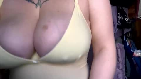 Snapshot of bunnituki chatting on 04/20/26, 12:30 bunnituki online show from 04/20/26, 12:30