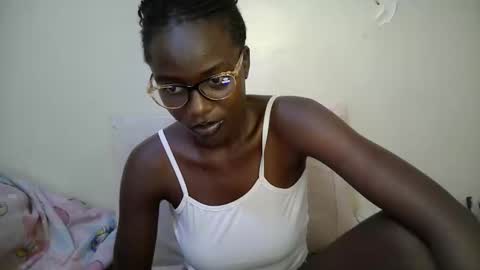 Snapshot of bunny_bliss1 chatting on 03/21/26, 12:43 bunny_bliss1 online show from 03/21/26, 12:43