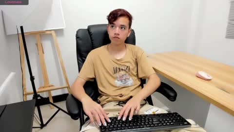 Snapshot of bunny_maxxi chatting on 10/30/25, 01:23 bunny online show from 10/30/25, 01:23