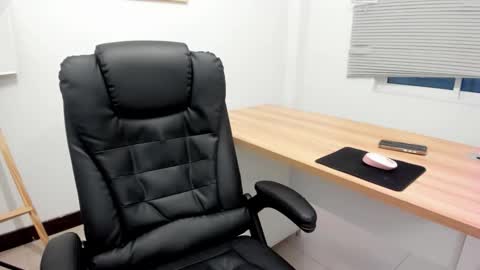 Snapshot of bunny_maxxi chatting on 11/20/25, 12:16 bunny online show from 11/20/25, 12:16