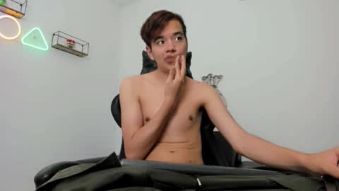 Snapshot of bunny_maxxi chatting on 12/01/25, 12:21 bunny online show from 12/01/25, 12:21