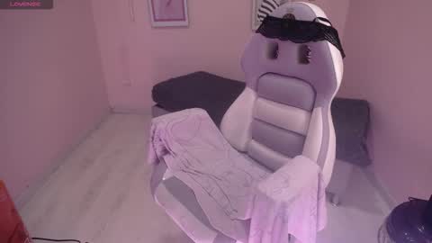 ... .          . ... online show from 11/10/25, 02:27