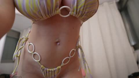 Snapshot of bunnyblondy chatting on 03/26/26, 10:54 Anaiz online show from 03/26/26, 10:54