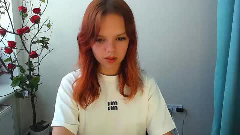 Snapshot of bunnybloom_ chatting on 09/20/25, 04:46 Ariel online show from 09/20/25, 04:46