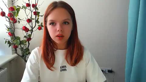 Snapshot of bunnybloom_ chatting on 09/24/25, 06:39 Ariel online show from 09/24/25, 06:39