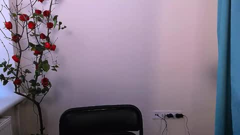 Snapshot of bunnybloom_ chatting on 10/30/25, 04:47 Ariel online show from 10/30/25, 04:47