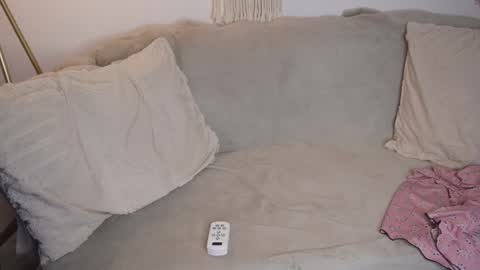 Snapshot of bunnycute_shy chatting on 03/16/26, 12:53 30 Off online show from 03/16/26, 12:53