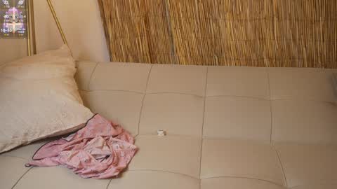 Snapshot of bunnycute_shy chatting on 04/09/26, 12:32 30 Off online show from 04/09/26, 12:32