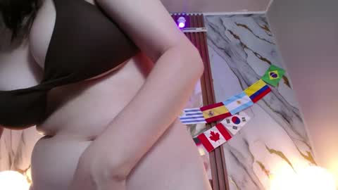Snapshot of bunnyleahxxx chatting on 06/12/26, 08:08 ANASTASIA online show from 06/12/26, 08:08