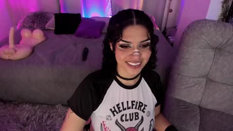 Snapshot of bunnypeachyy chatting on 12/17/24, 05:40   online show from 12/17/24, 05:40
