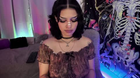 Snapshot of bunnypeachyy chatting on 01/03/25, 01:27   online show from 01/03/25, 01:27
