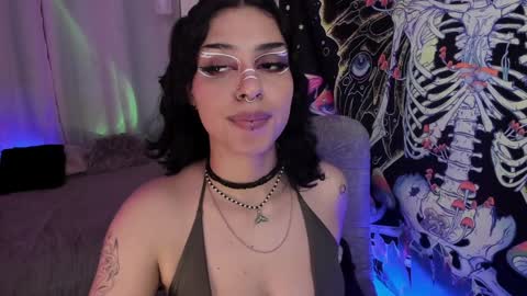 Snapshot of bunnypeachyy chatting on 01/23/25, 07:43   online show from 01/23/25, 07:43
