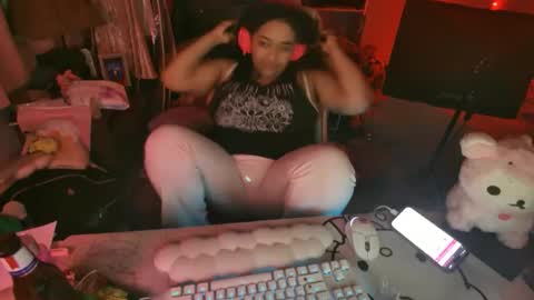 Snapshot of bunnyslittlecum chatting on 12/18/25, 07:47 Bunnygirl Onyx online show from 12/18/25, 07:47