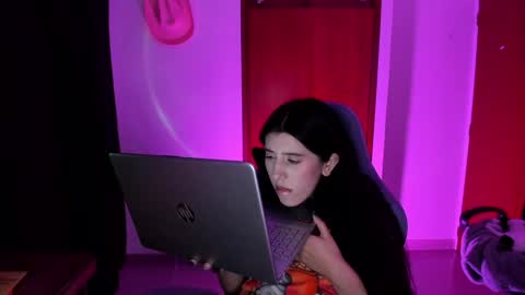 Snapshot of bunnyy09 chatting on 12/29/24, 01:56 Jess online show from 12/29/24, 01:56