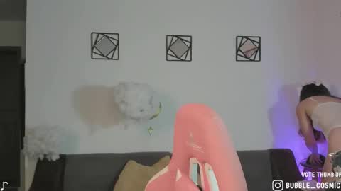 Snapshot of burbuja_cosmic chatting on 03/04/26, 12:38 Im Val Welcome to my room My instagram Bubble cosmic online show from 03/04/26, 12:38