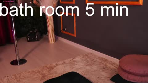 Snapshot of burgundymuse chatting on 04/18/26, 07:07 Emma online show from 04/18/26, 07:07